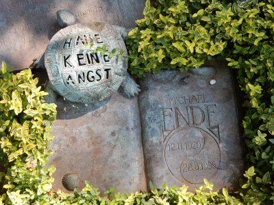 エンデの墓